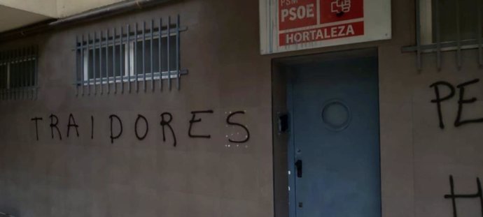 La Casa del Pueblo de Hortaleza vuelve a ser vandalizada con pintadas en las que acusan a los socialistas de "traidores"