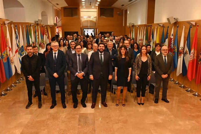El presidente de la Comunidad, Fernando López Miras, en un encuentro con los coordinadores de trasplantes de los diferentes hospitales de la Región de Murcia y con los profesionales implicados en esta tarea