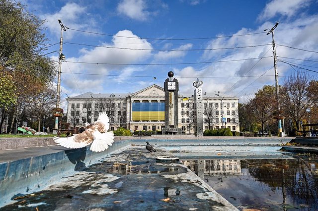 Vista general d'una plaça a Zaporíjia, Ucraïna
