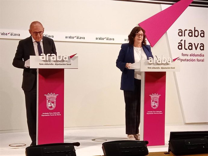 El diputado general de Álava y la diputada de Hacienda han presentado el proyecto de presupuestos para Álava de 2024