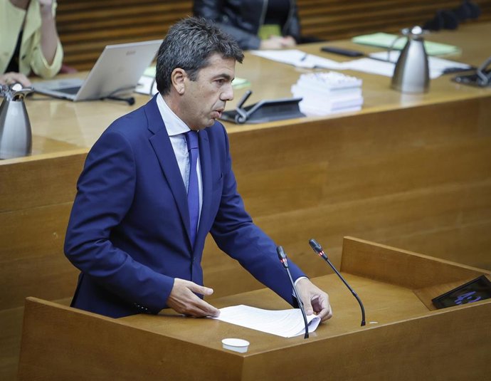 Carlos Mazón en la sesión de control en Les Corts