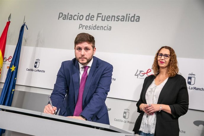 El consejero de Fomento, Nacho Hernando, y la de Igualdad, Sara Simón
