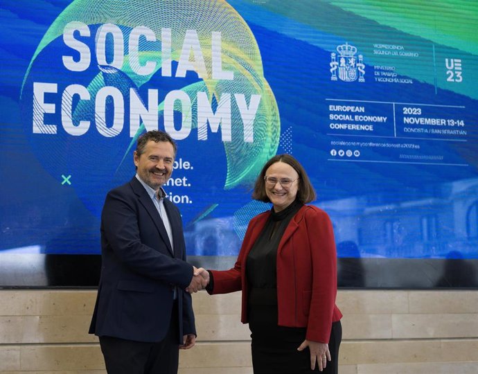 Firma del acuerdo entre Laboral Kutxa y el FEI