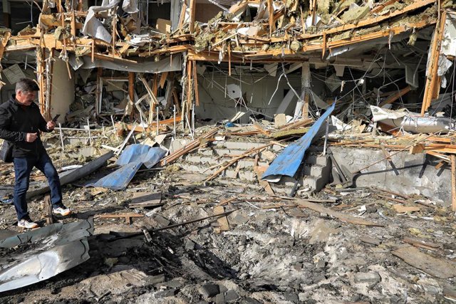 Edificios destruidos por ataques rusos en Odesa, Ucrania