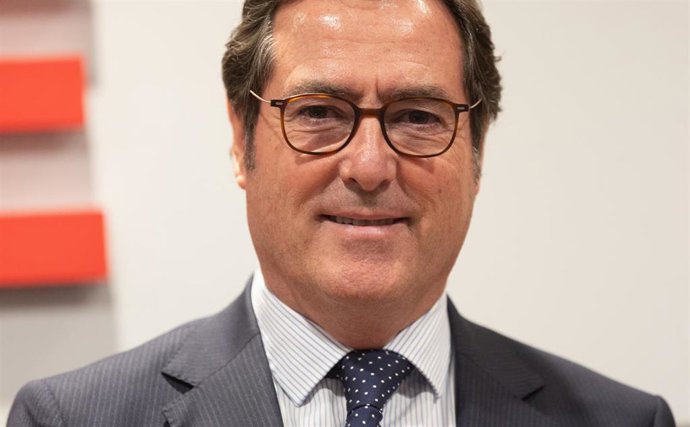 El presidente de la CEOE, Antonio Garamendi, durante la clausura de la Asamblea General Electoral de la Confederación Española de Asociaciones de Jóvenes Empresarios (CEAJE), en la sede de la CEOE, a 19 de octubre de 2023, en Madrid (España).