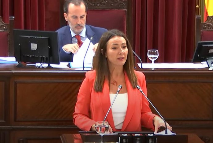 La consellera de Vivienda, Territorio y Movilidad, Marta Vidal, en una intervención en el Parlament.