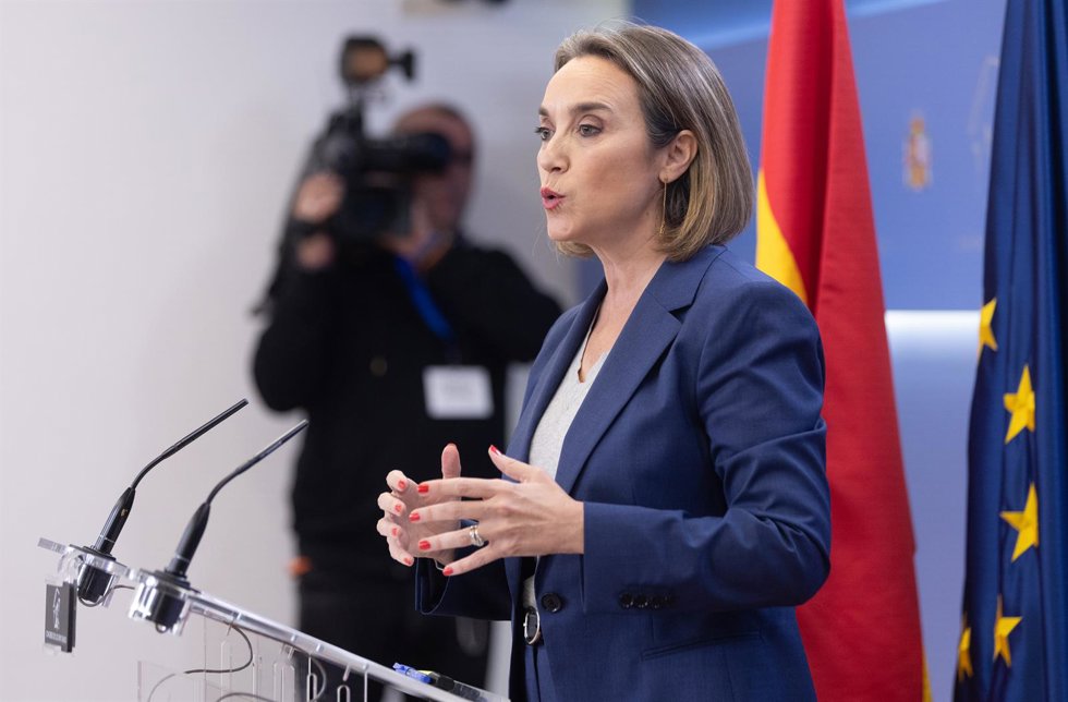 La portavoz del PP en el Congreso y secretaria general del partido, Cuca Gamarra, durante una rueda de prensa posterior la celebración de la Junta de Portavoces en el Congreso de los Diputados, a 14 de noviembre de 2023, en Madrid (España).
