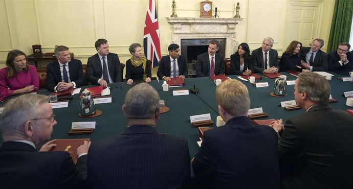 El primer ministro de Reino Unido, Rishi Sunak, preside una reunión del Gobierno tras los cambios