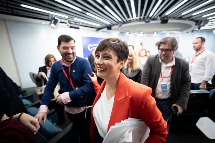 La ministra Portavoz y de Política Territorial en funciones, Isabel Rodríguez, tras una rueda de prensa posterior a la reunión del Consejo de Ministros, en el Palacio de la Moncloa, a 14 de noviembre de 2023, en Madrid (España).