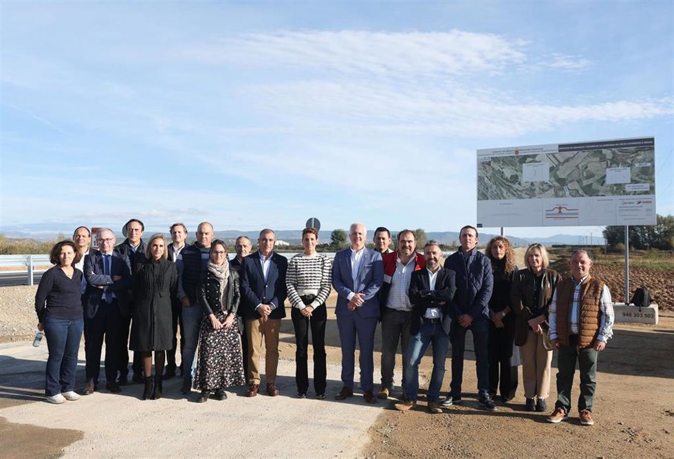 La presidenta de Navarra, María Chivite, visita la nueva carretera que conecta Caparroso, Mélida y Rada tras 12,2 millones de inversión.