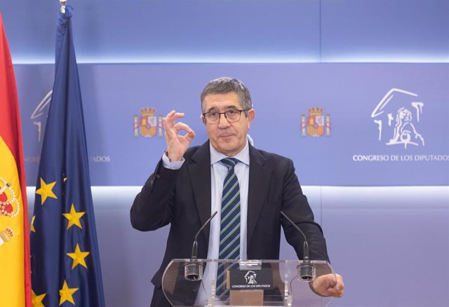 La portavoz del PSOE en el Congreso, Patxi López, durante una rueda de prensa posterior a la celebración de la Junta de Portavoces en el Congreso de los Diputados, a 14 de noviembre de 2023, en Madrid (España).