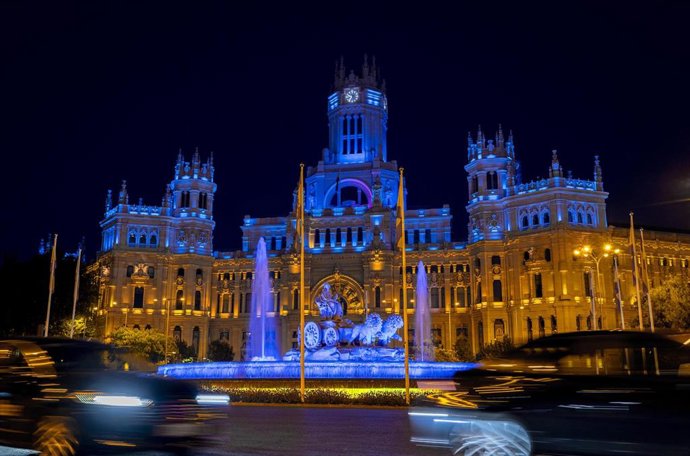 Archivo - Los colores de la bandera de Ucrania en el Palacio y la fuente de Cibeles con motivo del Día de la Independencia de Ucrania, a 24 de agosto de 2023, en Madrid (España). La fuente y el Palacio de Cibeles lucen hoy los colores de la enseña ucran