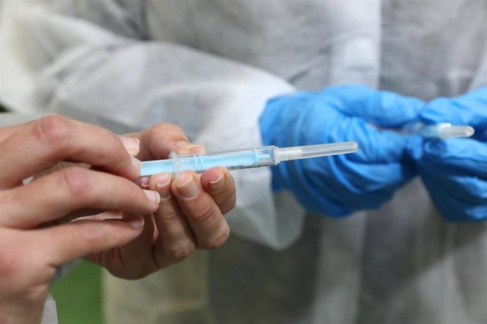 Archivo - Jeringuillas de Becton Dickinson, en Fraga (Huesca).