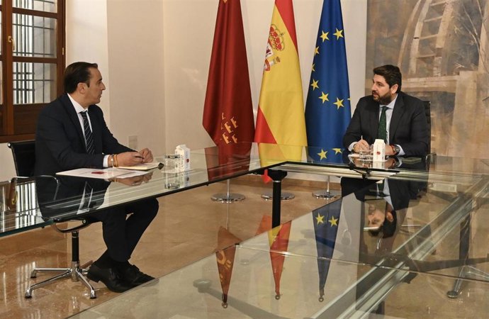 El presidente de la Comunidad, Fernando López Miras, reunido con el nuevo presidente de la Federación de Municipios de la Región de Murcia, Víctor Manuel López Abenza