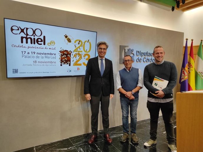 (Desde Izda.) Andrés Lorite, Francisco Puerta Y Juan Antonio Ruiz, En La Presentación De Expomiel.