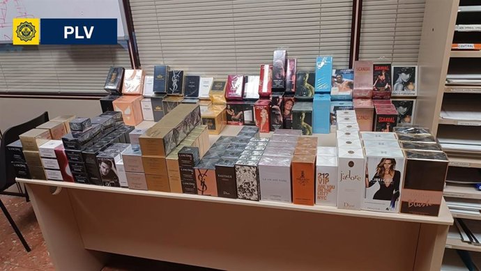 Decomisan más de 220 perfumes y cosméticos falsificados por un valor de 14.000 euros