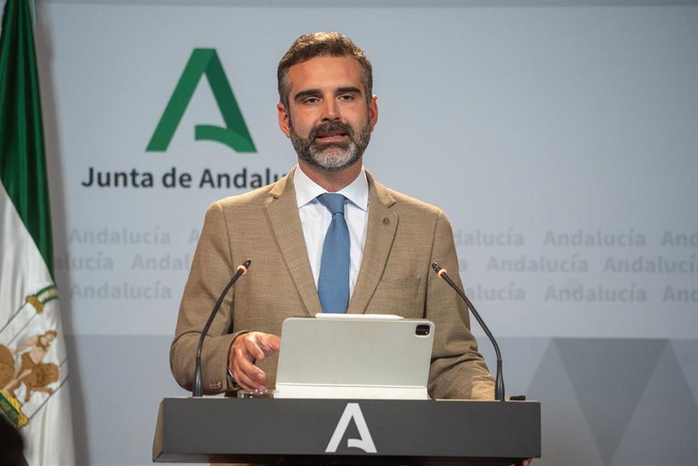 El consejero de Sostenibilidad y portavoz del Gobierno andaluz, Ramón Fernández-Pacheco, este martes en la rueda de prensa del Consejo de Gobierno. 