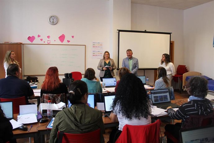 Cursos de formación en la sede de la Mancomunidad de Municipios de la Axarquía Costa del Sol .