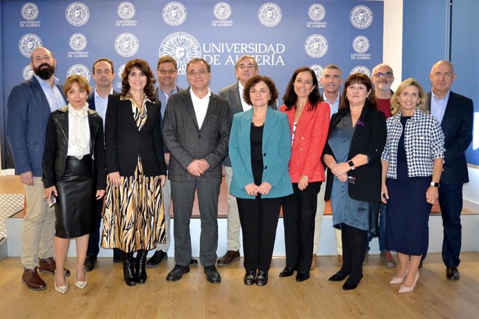 El nuevo rector de la UAL, José Cespedes, junto a su equipo de gobierno