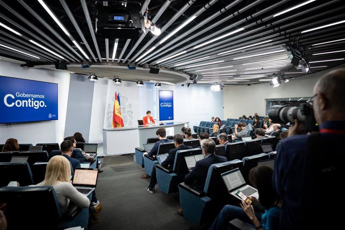 La ministra Portavoz y de Política Territorial en funciones, Isabel Rodríguez, durante una rueda de prensa posterior a la reunión del Consejo de Ministros, en el Palacio de la Moncloa