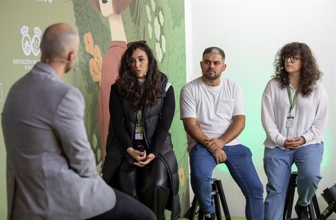 Miembros de la Unión Onubense de Cineastas y Profesionales del Audiovisual (UNOC) en el Festival de Huelva.