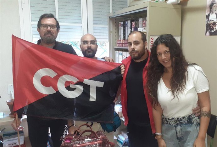 Encierro en el local de CGT en la Delegación de Educación