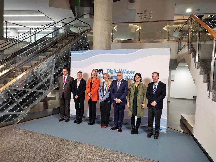 Autoridades en la inauguración del Congreso IWA Digital Water Summit, en Bilbao