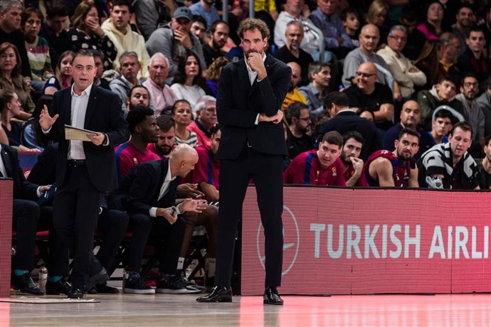 Roger Grimau, Head coach of Fc Barcelona gestures during the Turkish Airlines EuroLeague, match played between FC Barcelona and Crvena Zvezda at Palau Blaugrana on November 10, 2023 in Barcelona, Spain.