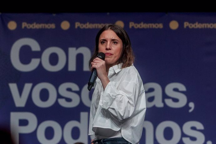 La ministra de Igualdad en funciones, Irene Montero, interviene durante una Conferencia Política del partido, en el Círculo de Bellas Artes, a 4 de noviembre de 2023, en Madrid (España).