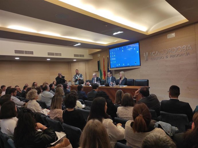 Inauguracióno del curso de formación especializado sobre violencia de género para letrados en el Colegio de la Abogacía de Córdoba con José Antonio Nieto, Rosario Alarcón y Carlos Arias.