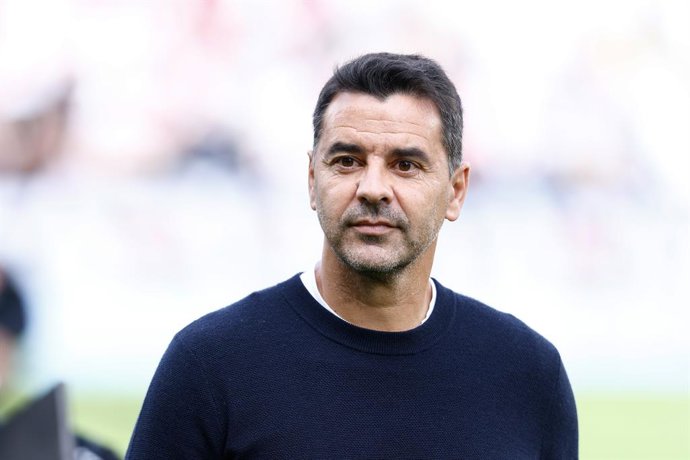 Michel Sanchez, head coach of Girona FC, looks on during the spanish league, La Liga EA Sports, football match played between Rayo Vallecano and Girona FC at Estadio de Vallecas on November 11, 2023, in Madrid, Spain.