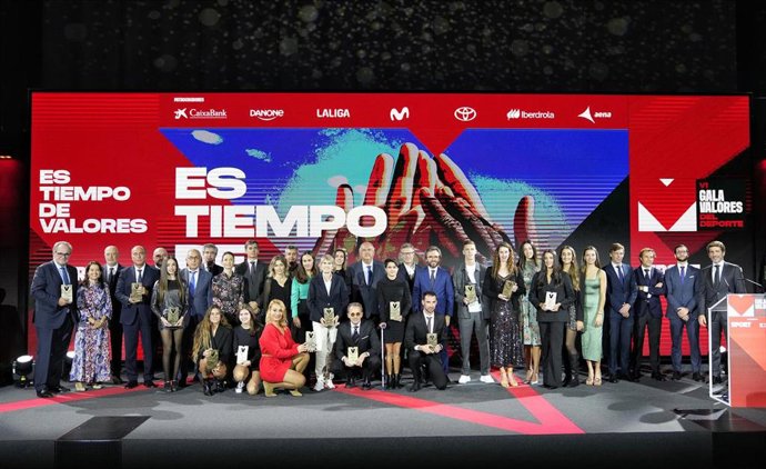 Foto de familia tras la VI Gala de los Valores del Deporte del diario 'Sport'