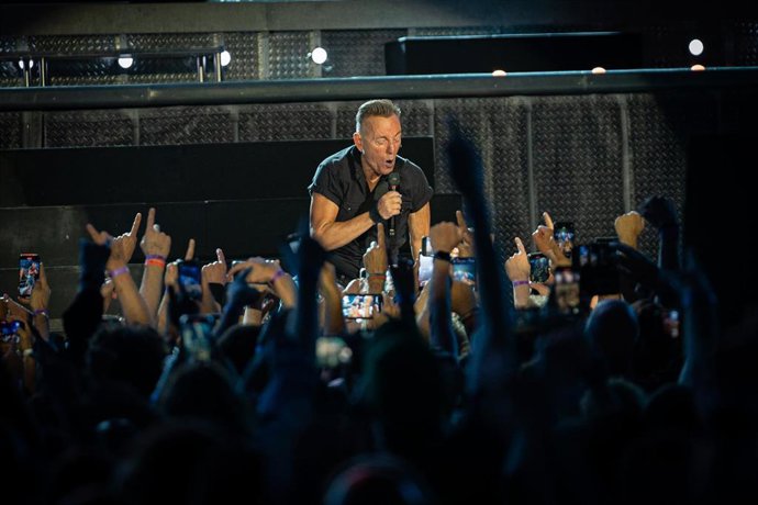 Archivo - El cantante Bruce Springsteen actúa en el Estadi Olímpic Lluís Companys de Barcelona, a 28 de abril de 2023, en Barcelona