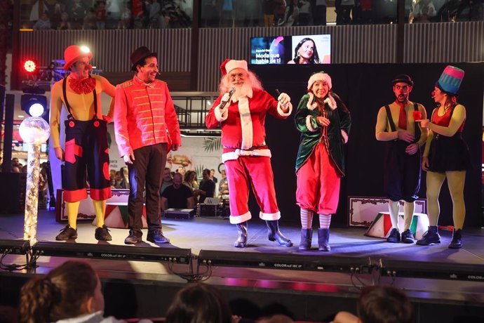 Archivo - Cantajuego y Papá Noel darán la bienvenida a la Navidad en intu Xanadú