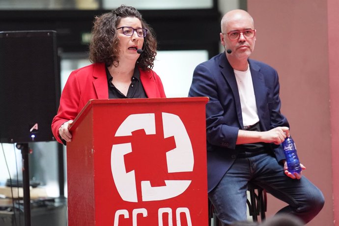 Archivo - El secretario general de CCOO, Unai Sordo, y la responsable del sindicato en Euskadi, Loli García