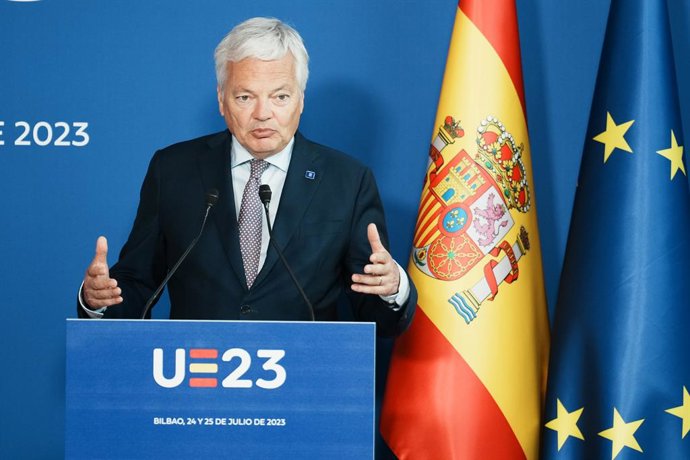 Archivo - El comisario europeo de Justicia, Didier Reynders, comparece en rueda de prensa con motivo de la reunión informal de Consumo, Industria y Mercado Interior de la Presidencia Española, en el Palacio Euskalduna, a 24 de julio de 2023, en Bilbao, 
