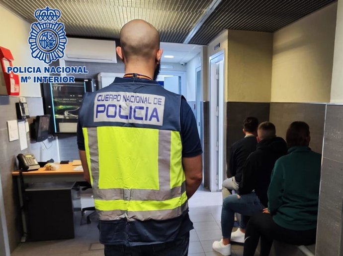 La Policía Nacional Desarticula Un Grupo Criminal Dedicado A Cometer Los Timos Del Tocomocho Y La Estampita Nota De Prensa, Audio, Fotografía Y Código Qr