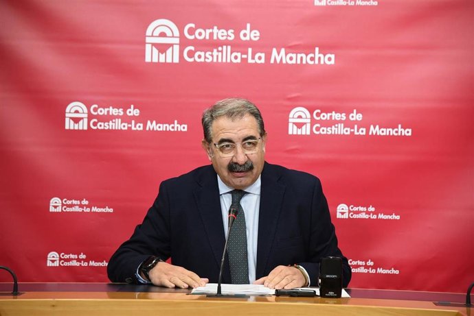 El consejero de Sanidad, Jesús Fernández Sanz