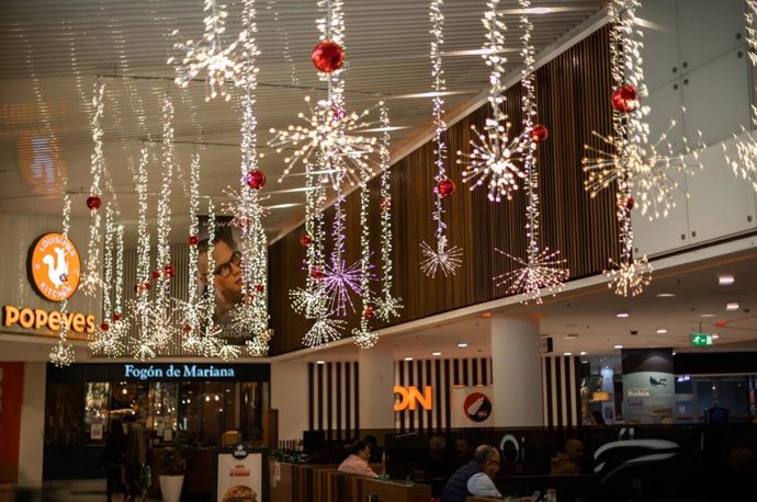 El encendido de luces navideñas se llevará a cabo a las 18,00 horas, acompañado de un pasacalles con música temática.