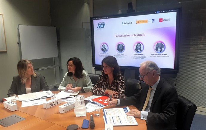 Estudio de mujeres en la franquicia