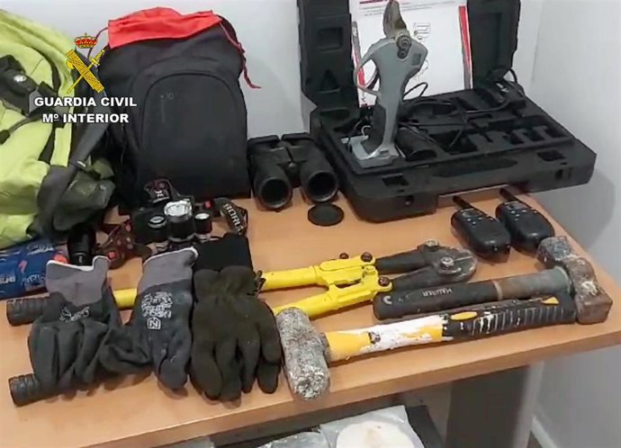 Material incautado en la operación 'Zehir', en cuyo marco han sido detenidos dos hombres como presuntos autores de siete delitos de robo con fuerza en instalaciones fotovoltaicas colocadas en viviendas de las comarcas murcianas del Río Mula y Noroeste