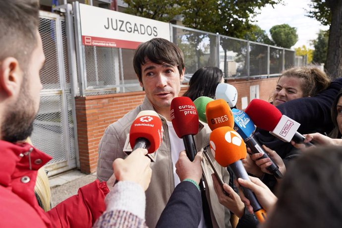 Juan José Ballesta atiende a los medios a la salida del juzgado tras declarar, a 07 de noviembre de 2023, en Parla (Madrid, España). El actor está siendo investigado por la presunta comisión de un delito de agresión sexual a raíz de una denuncia de una 