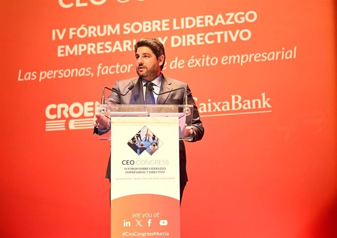 El presidente del Gobierno regional, Fernando López Miras, interviene en la inauguración de la cuarta edición del CEO Congress en Murcia