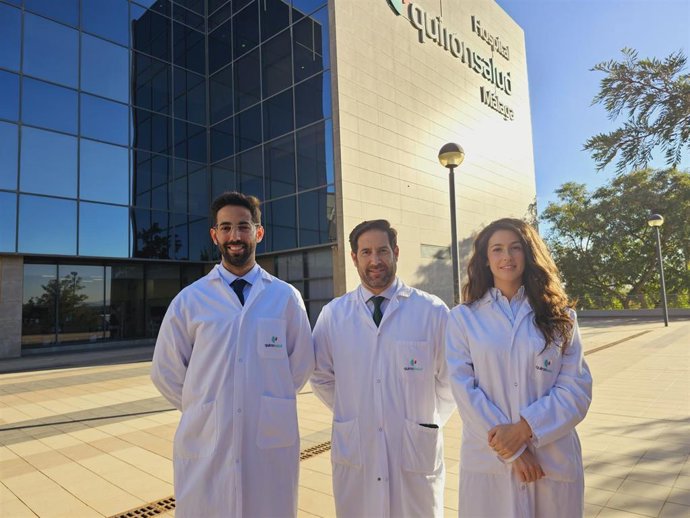 Integrantes del Servicio de Cirugía Torácica del Hospital Quirónsalud Málaga con el doctor Roberto Mogil, como jefe, al frente.