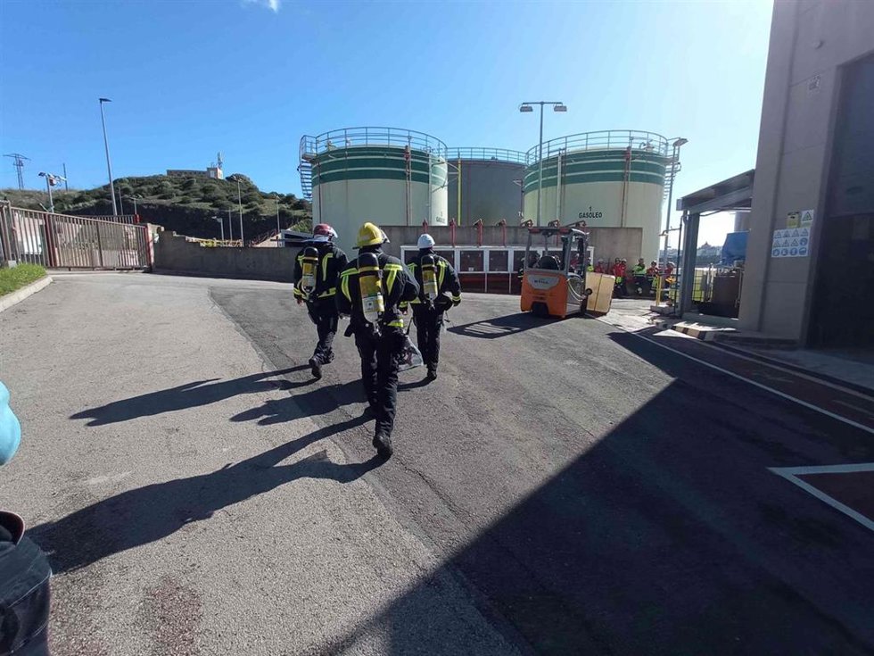 Simulacro de emergencia en la central térmica de Mahón