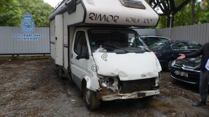 Autocaravana robada en las inmediaciones de Santa Justa, en Sevilla.