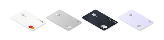 Nuevas tarjetas 100% recicladas de Qonto, fabricadas con cloruro de polivinilo (PVC), para reforzar su compromiso de impacto medioambiental.