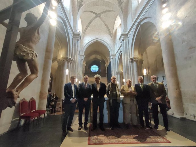 Visita de representantes institucionales  a la iglesia de San Martín de Tours en Salamanca