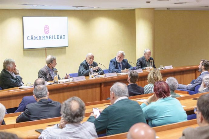 Joaquín Almunia en una conferencia en Cámara de Comercio de Bilbao