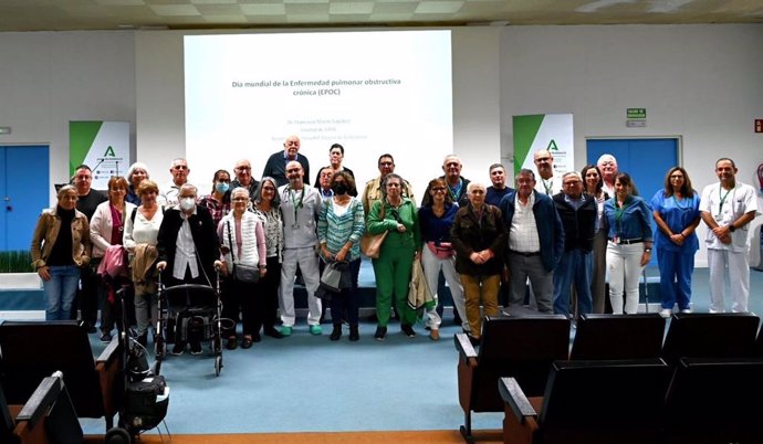 Pacientes respiratorios de alta complejidad del Hospital Clínico aprenden a gestionar su enfermedad en la escuela de pacientes EPOC